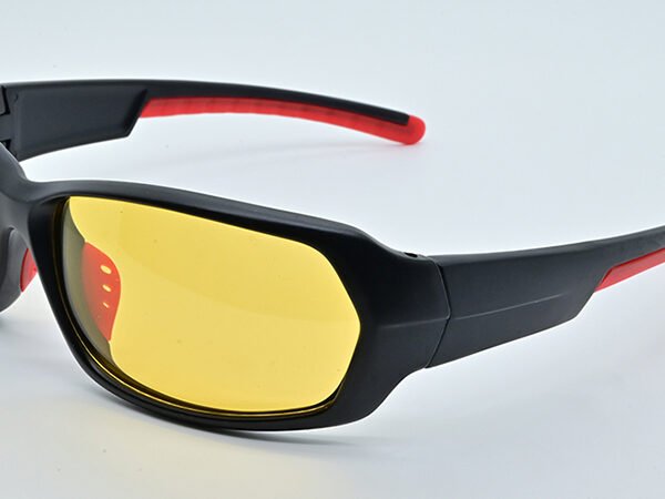 Polarized yellow photochromic sunglasses