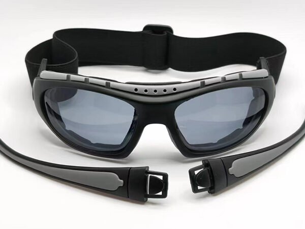 Sunglasses with changeable strap temple