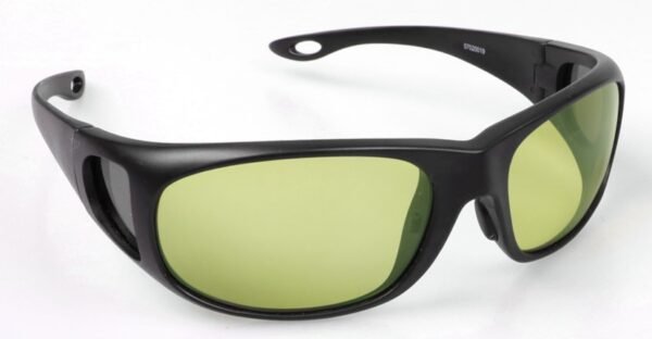 Photochromic polarized eyewear