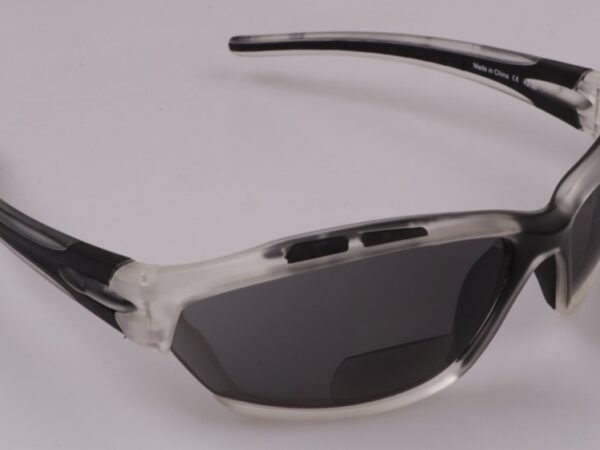 polarized eyewear with magnifier