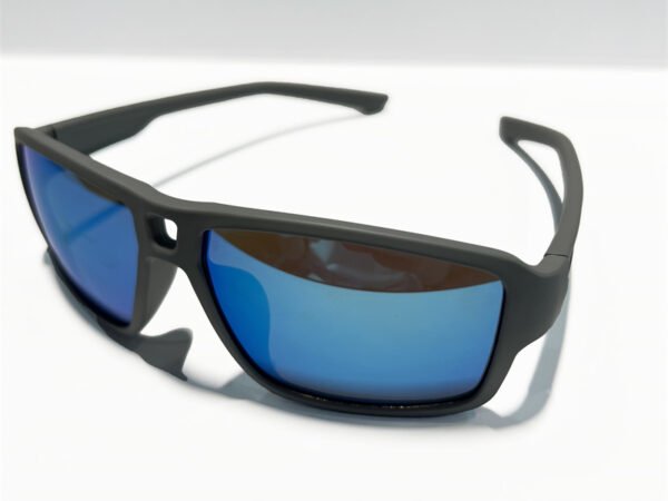 Pro Golf Sport Sunglasses Polarized Reduce Glare From Grass Water Lightweight Flexible Frame for Golfing